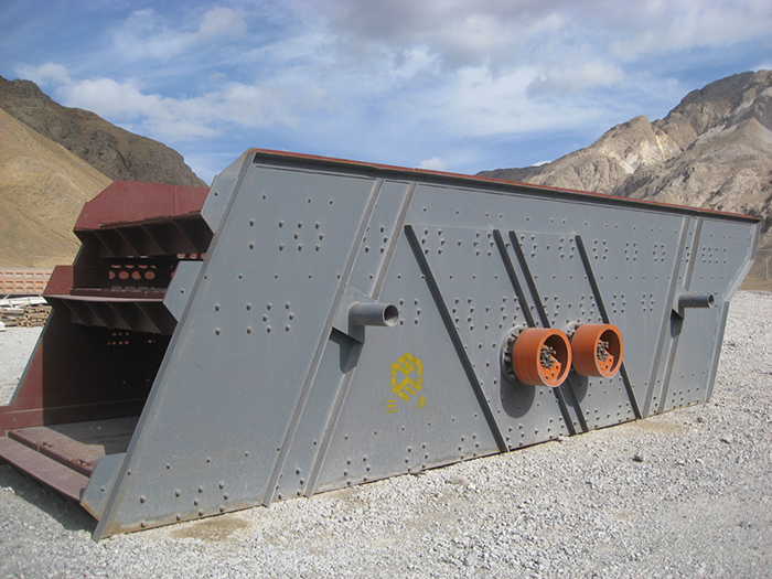 为新疆艾维尔沟石灰矿设计的大型圆振筛